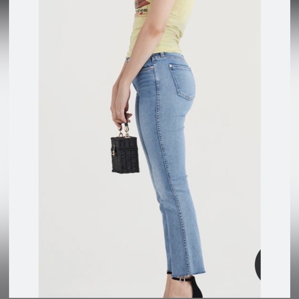 Luxe Vintage Edie With Cut Off Hem in Light Blue Wash S28